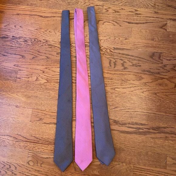 3 michael kors ties 
2 100% silk - Picture 3 of 4
